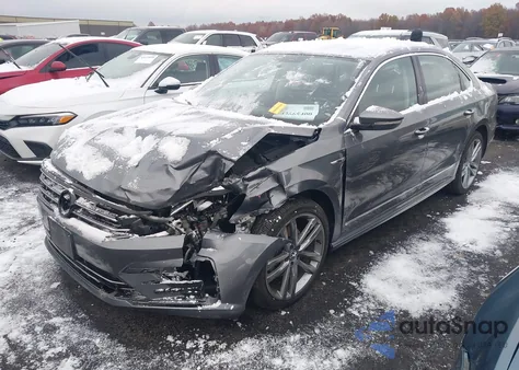 2017 Volkswagen Passat 1.8T R-Line из США, поврежденный, VIN 1VWDT7A32HC060315